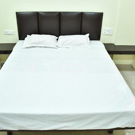 Hotel Kalika Residency Akalkot エクステリア 写真