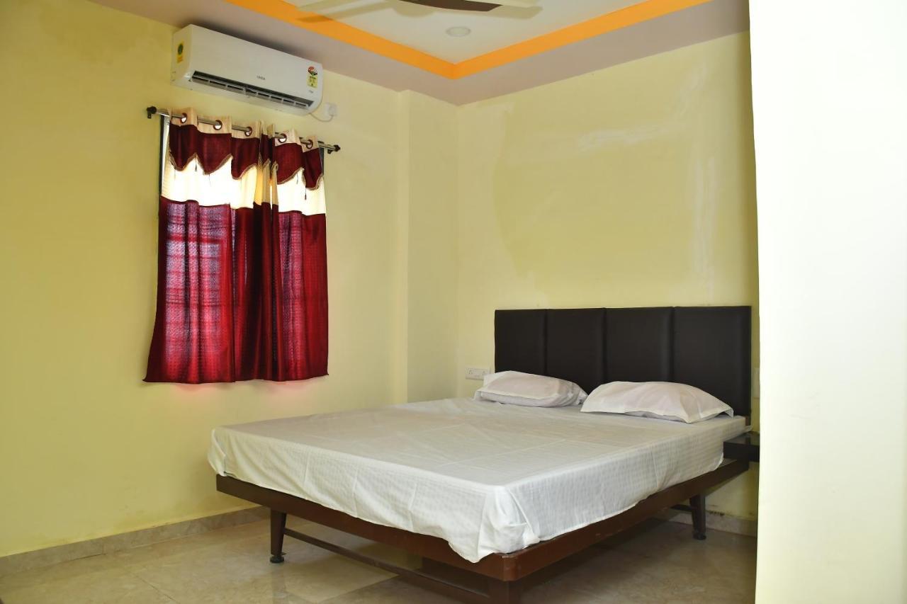Hotel Kalika Residency Akalkot エクステリア 写真